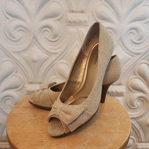 Kelly & Katie Peek Toe Tan Pumps. GREAT CONDITION! Size 8.5